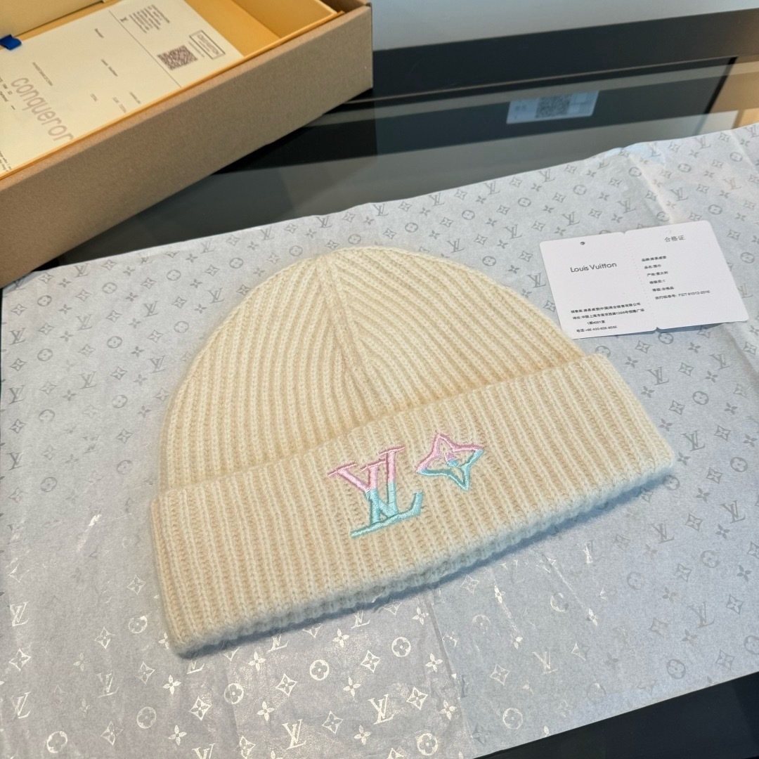 Louis Vuitton Cream Rib-Knit Scarf and Beanie Set
