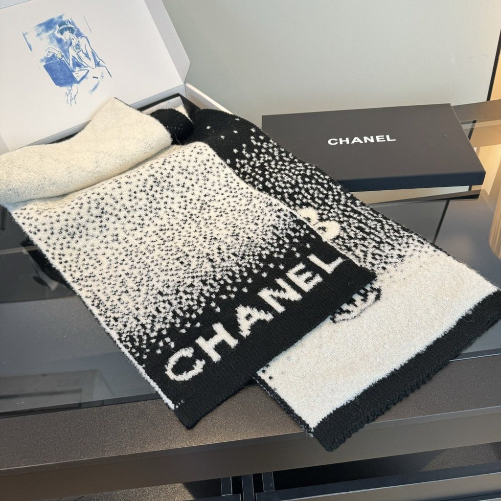 Chanel Ivory and Black Knit Scarf
